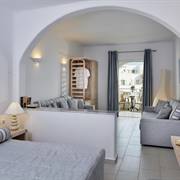Aegean-Plaza-Hotel-Kamari-Santorini (9)