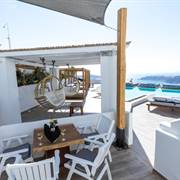 Santorini's-Balcony-Art-Houses-Imerovigli-Santorini