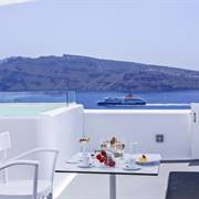 Charisma Suites Villa Oia Santorini