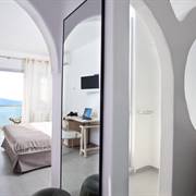 Belvedere Suites Firestefani Santorini
