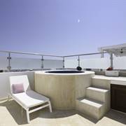 La Mer Deluxe Hotel & Spa Kamari Santorini