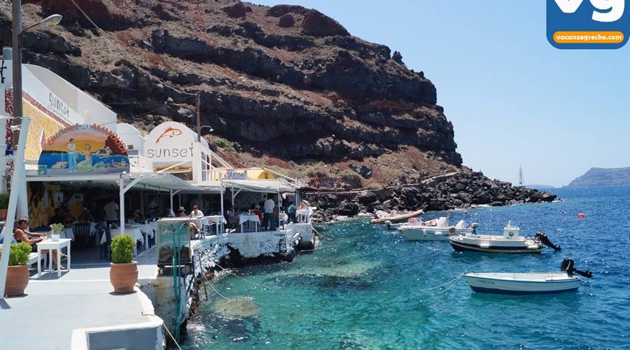 Baia di Amoudi Oia Santorini