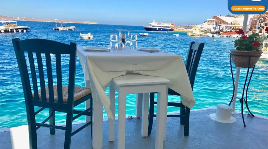 Baia di Amoudi Oia Santorini