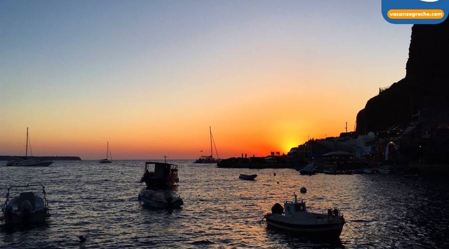 Baia di Amoudi Oia Santorini