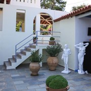 Stafylos Suites & Boutique hotel