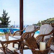 Stafylos Suites & Boutique hotel