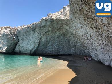 Spiaggia di Alogomandra Milos