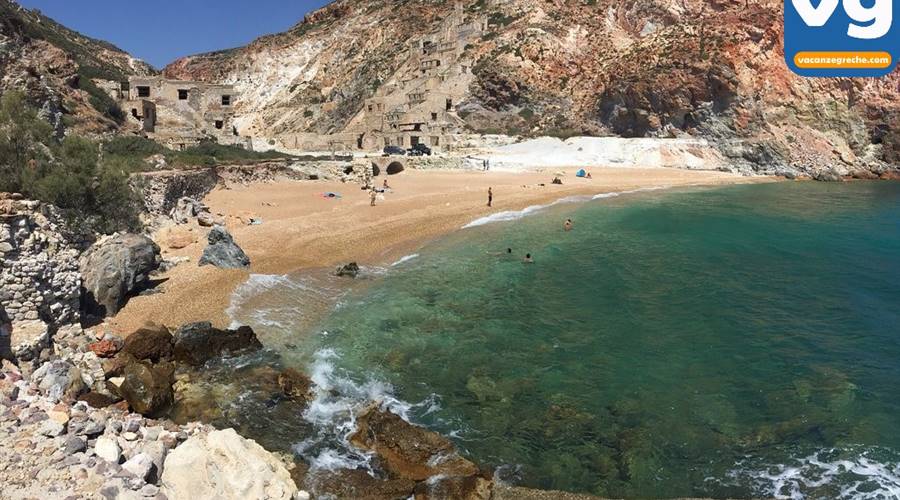 Spiaggia di Thiorichia Milos