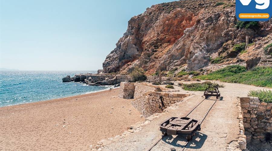 Spiaggia di Thiorichia Milos