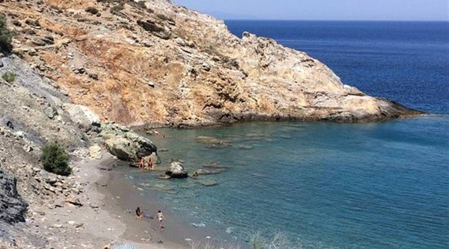Spiaggia di Vardia Karavostasis Folegandros