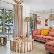 Meliti Waterfront Suites 