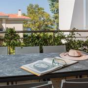 Meliti Waterfront Suites 