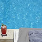 Mr and Mrs White Paros