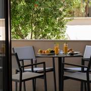Meliton Inn Hotel & Suites Sinthonia