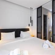 Kentro Luxury Suites 