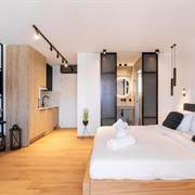 Kentro Luxury Suites 